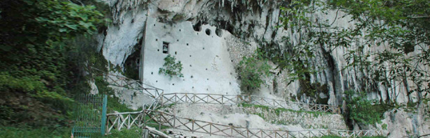 Calabritto : chiesa rupestre Madonna del Fiume e cascate del Tuorno - domenica 3 giugno 2018
